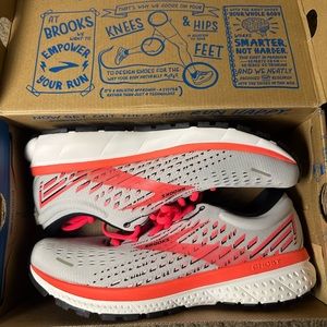 Brooks Ghost 13 shoes size 9.5